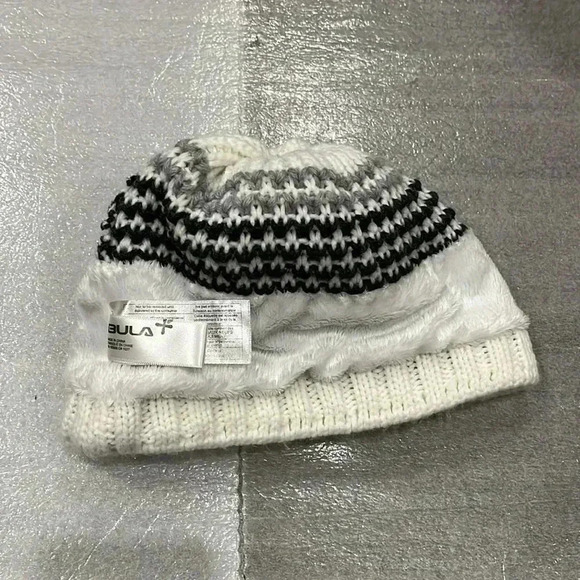 ❤️2/$30❤️Bula Knit Beanie with Pom-WMN - Picture 3 of 4